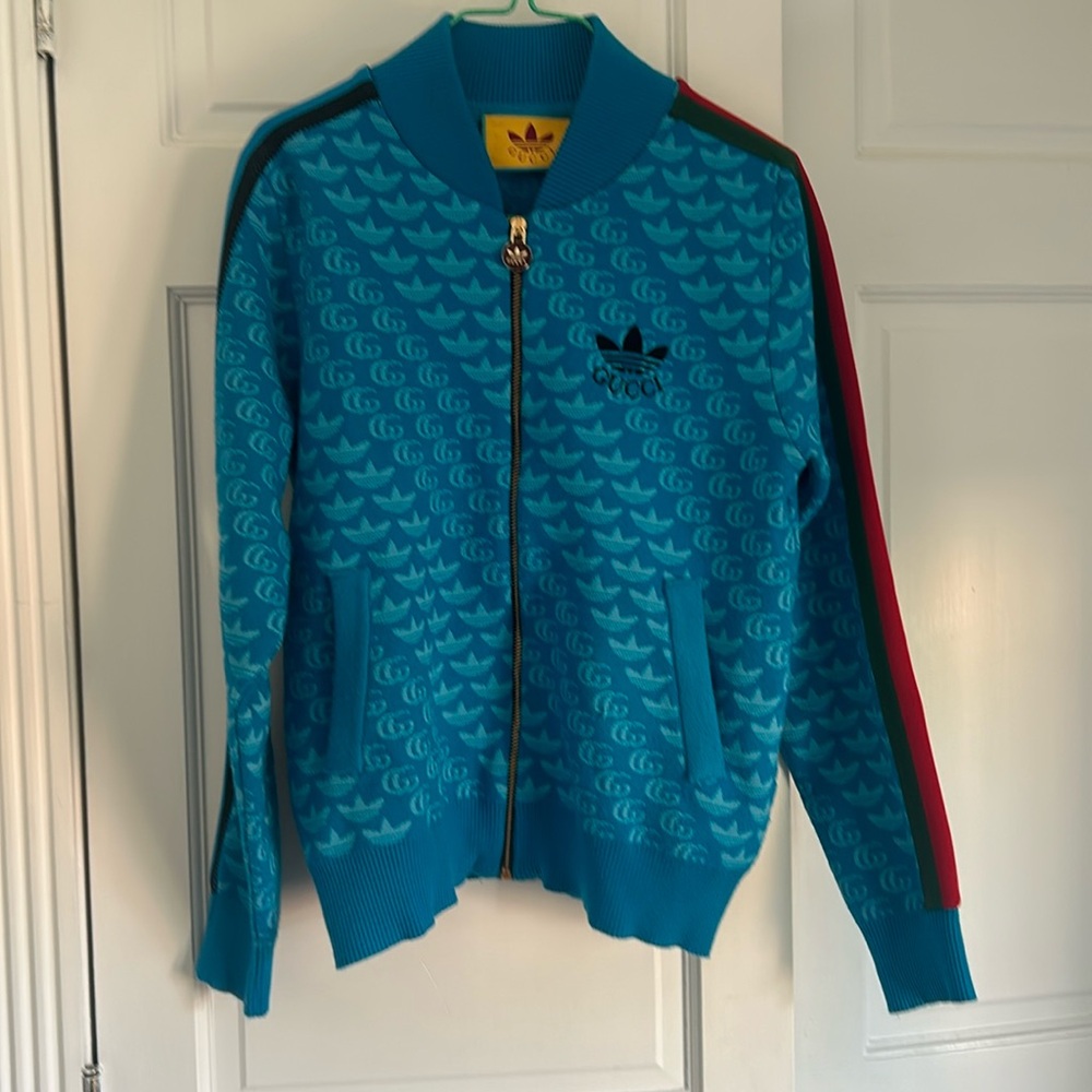 Gucci tracksuit size S woman.